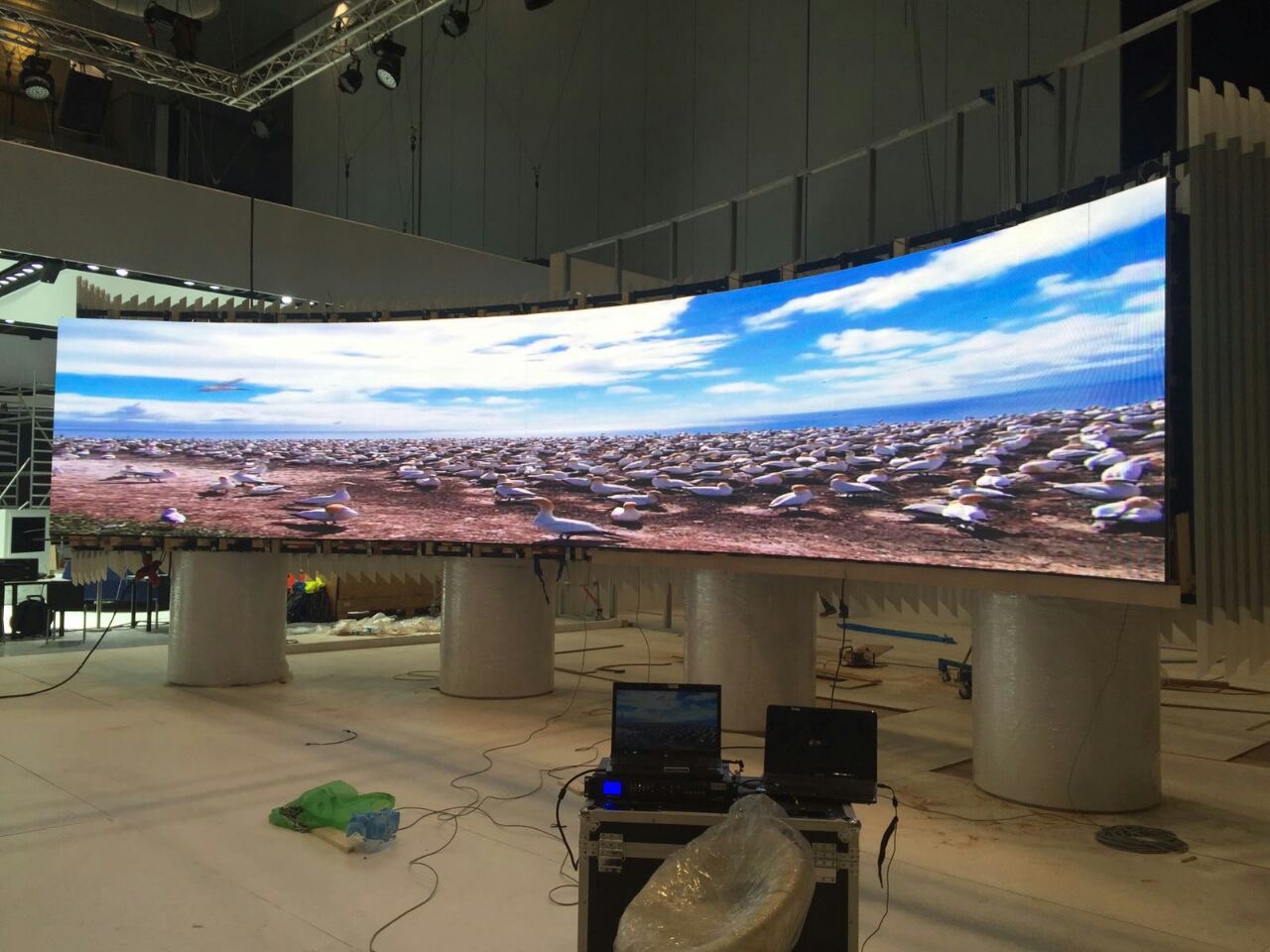 P3.91 Indoor Curved LED Screen in Qatar 2016(1)