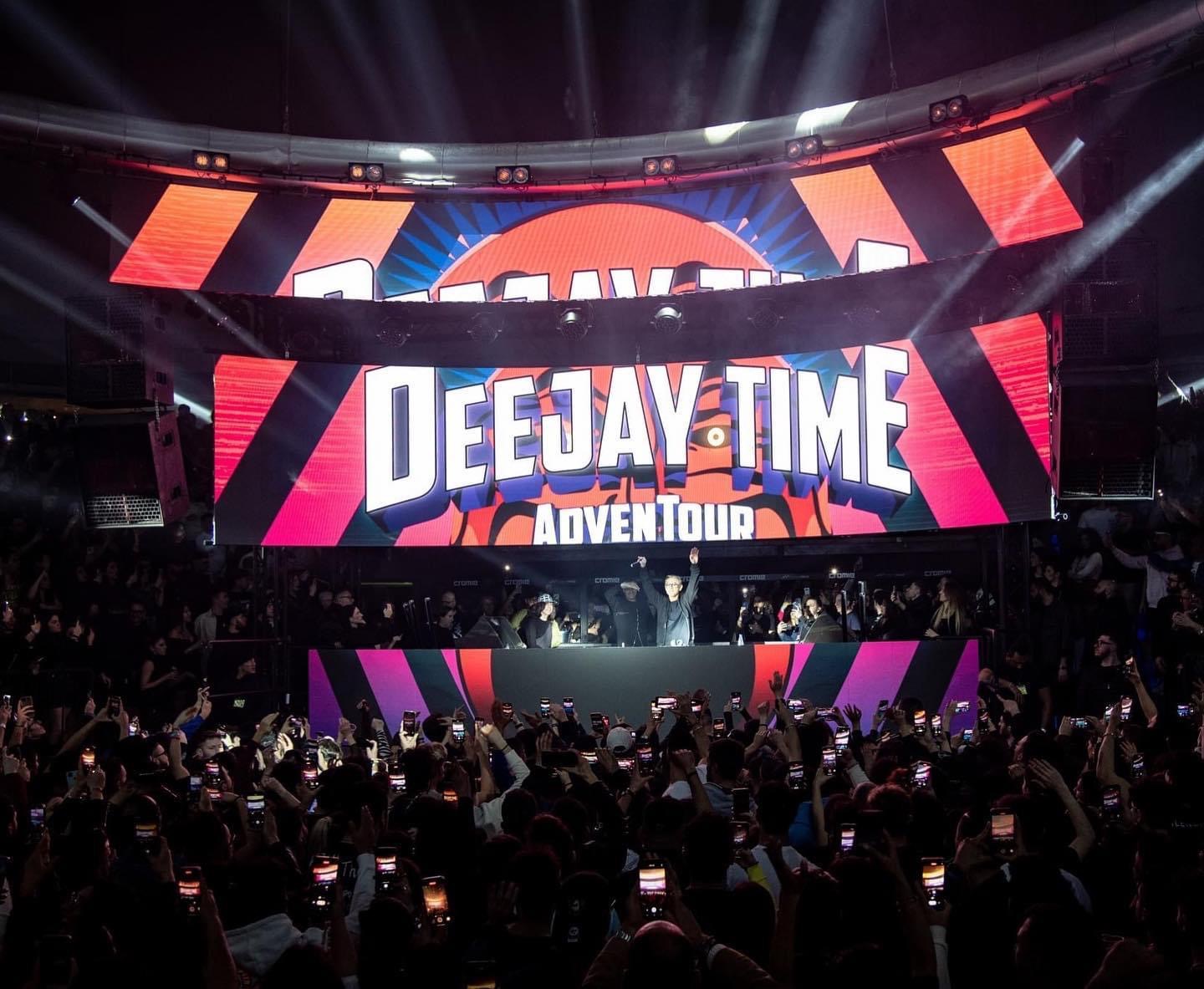 P3.91mm Outdoor Curved LED Wall For DJ Stage Backgroud in Lecce, Italy